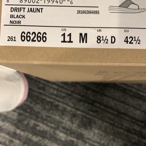 Clarks cloud  steppers.  Brand new never worn. - Picture 11 of 11